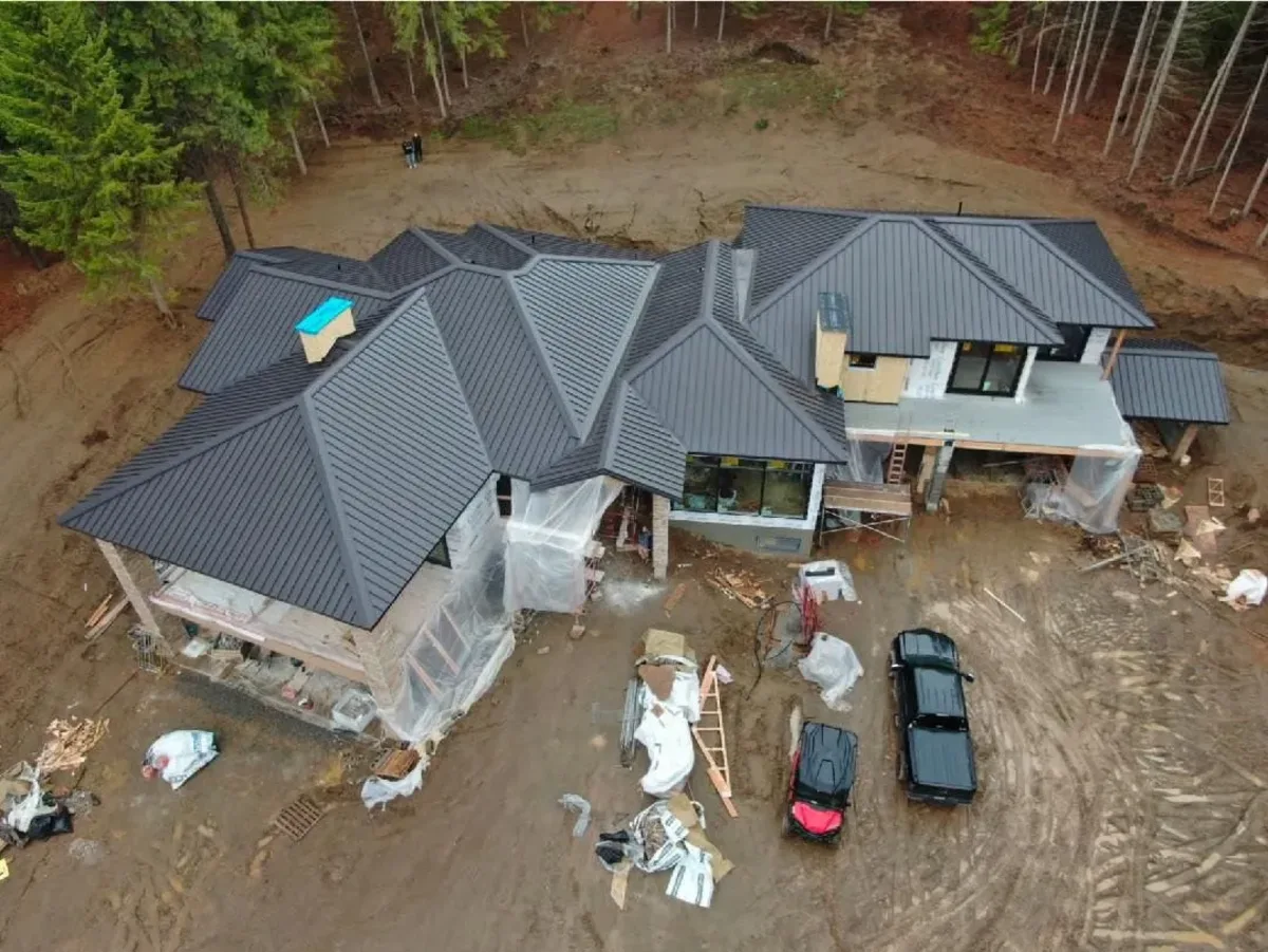 ALEXBURD Roofing Team at Work